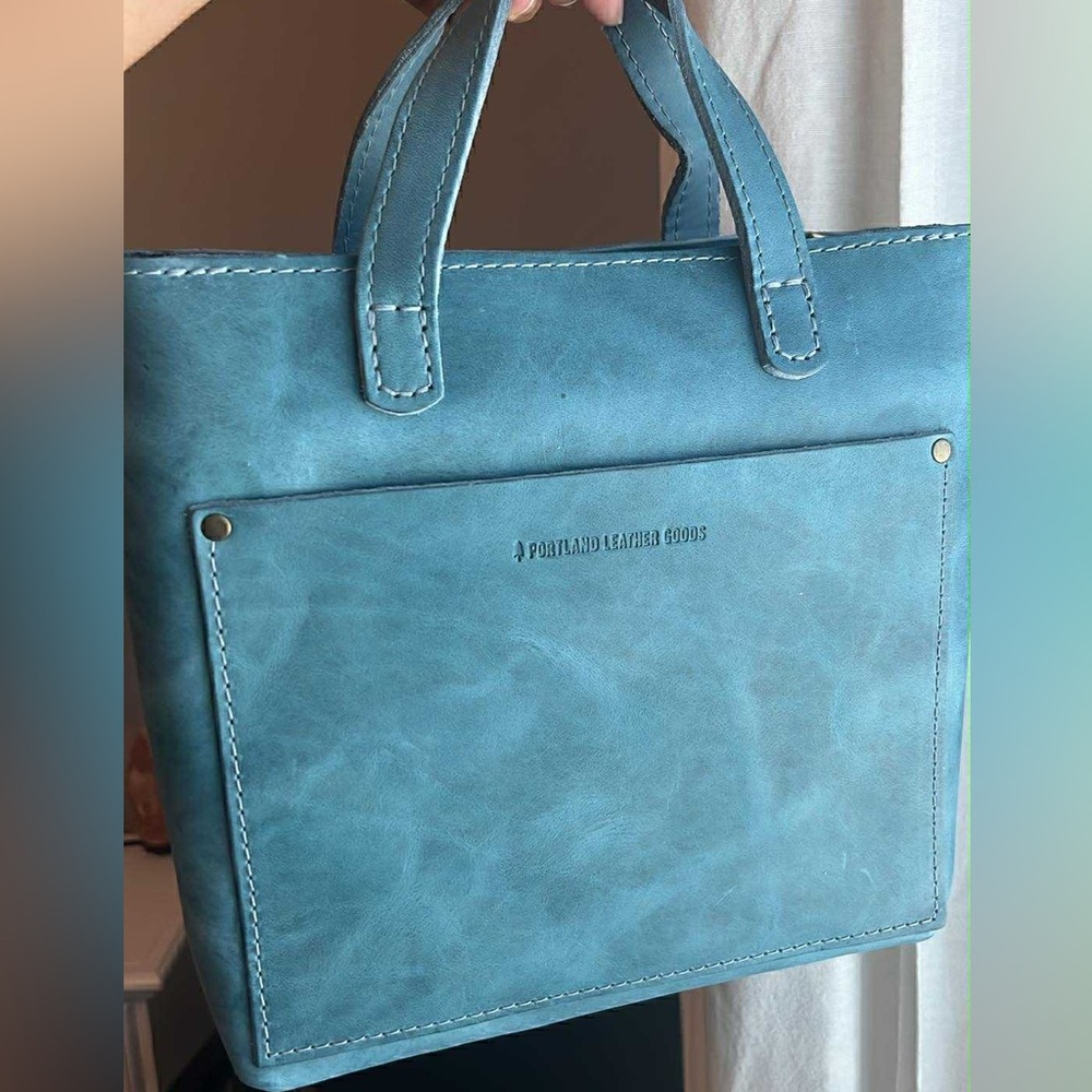 NEW Portland leather aqua mini zip